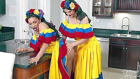 Glam Queens Zariah Aura And Jessy Dubai Trade Deepthroats And Hard Pounding