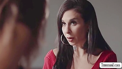 Tranny Jade Venus Fucks Her Milf Stepmom Joanna